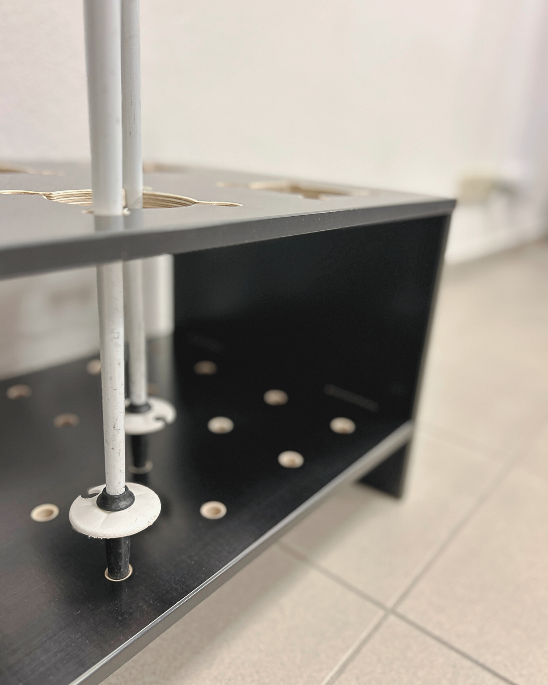 Gecombineerde houten standaard voor ski’s en stokken