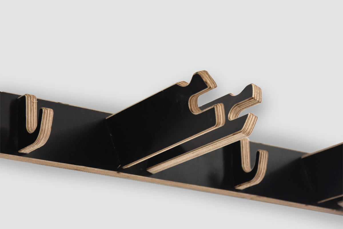 Hangende standaard voor 3 paar ski’s