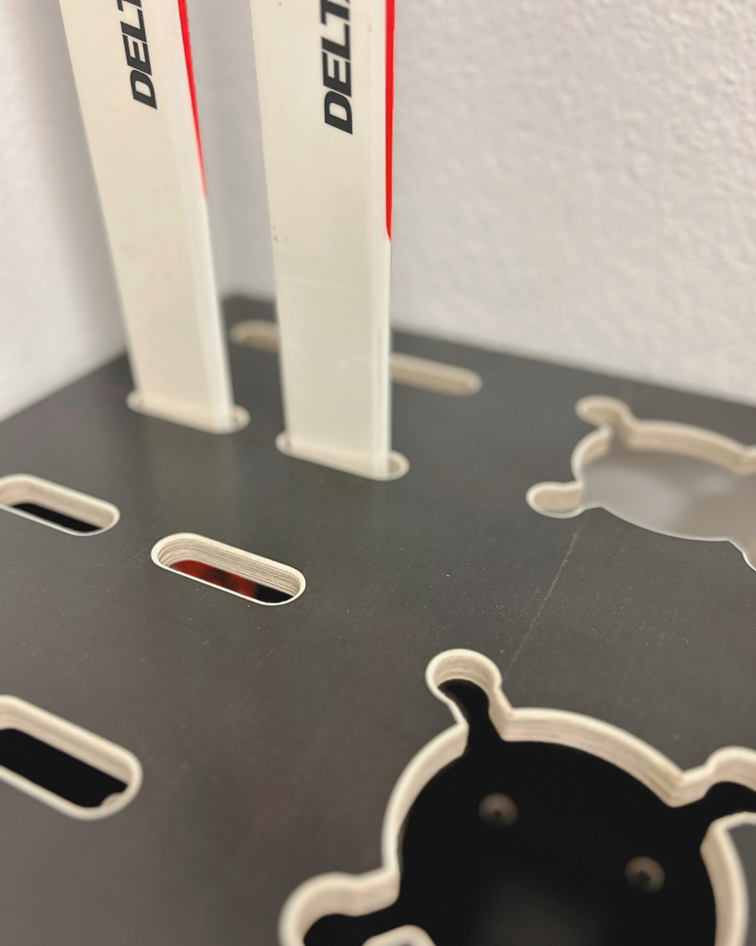 Gecombineerde houten standaard voor ski’s, langlaufski’s en stokken