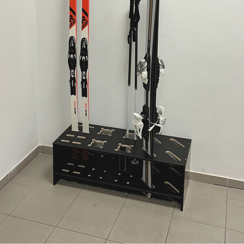 Gecombineerde houten standaard voor ski’s, langlaufski’s en stokken