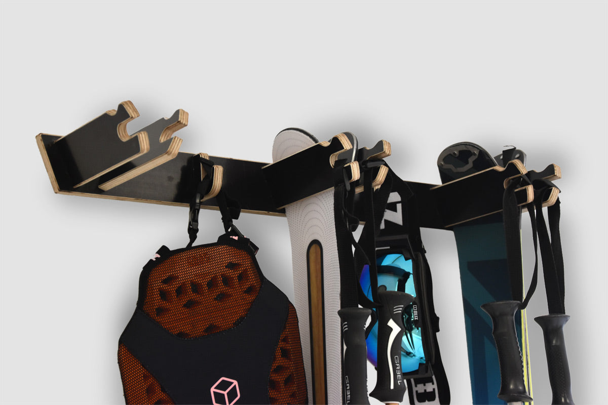 Hangende standaard voor 3 paar ski’s