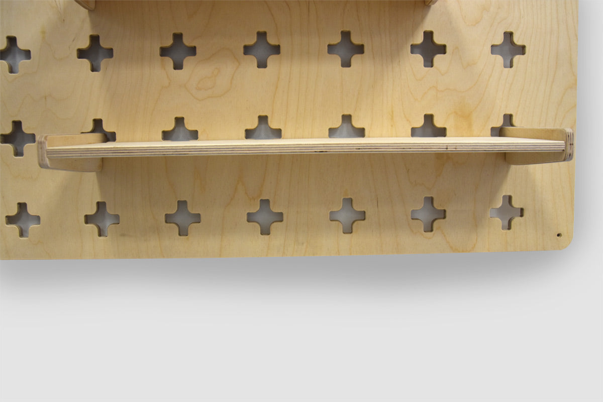 Hangende plank voor werkplaatswand