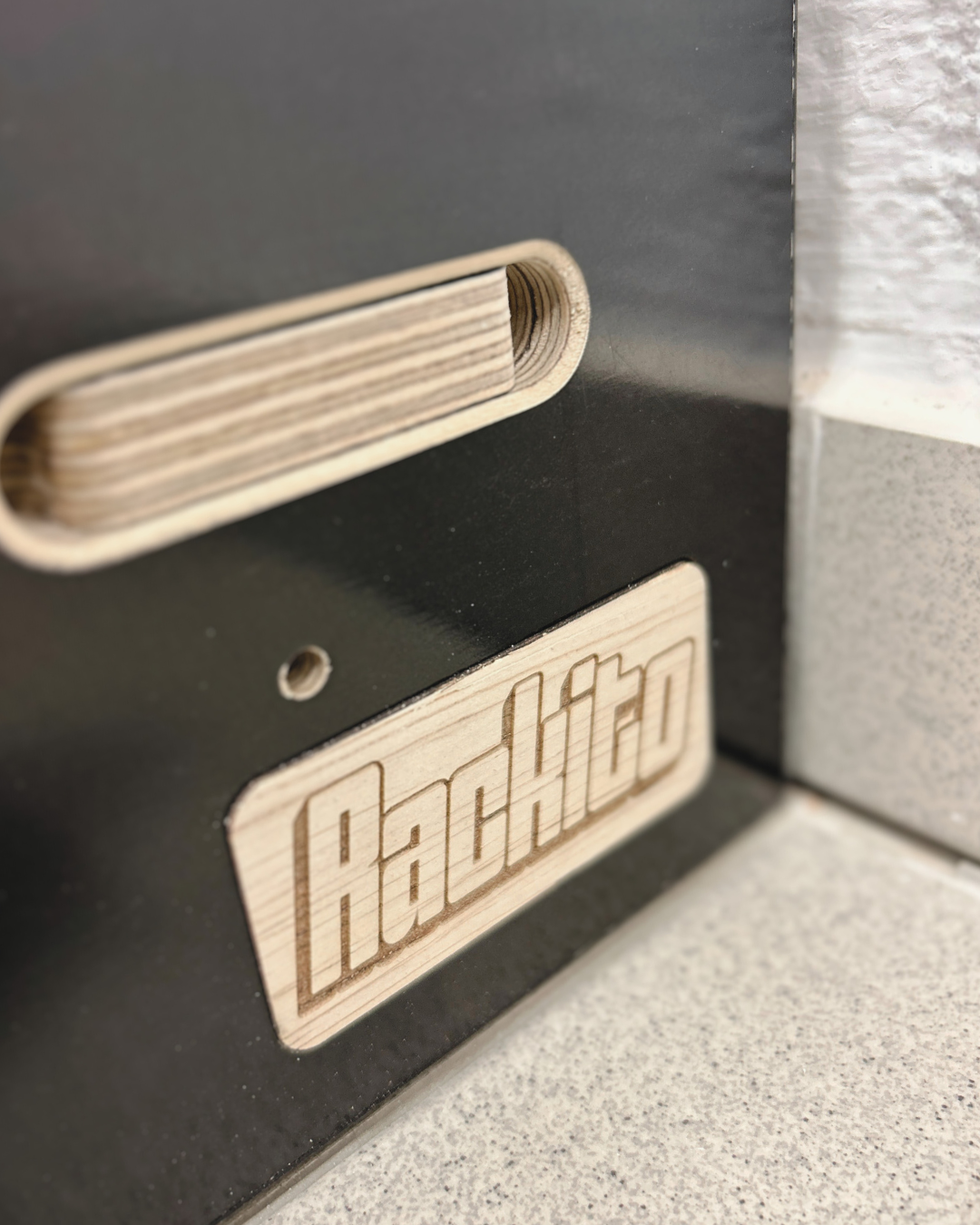 Houten standaard voor 8 paar langlaufski’s