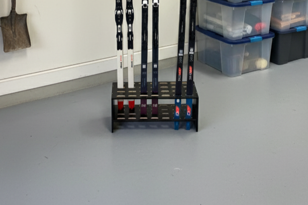 Houten standaard voor 14 paar langlaufski’s